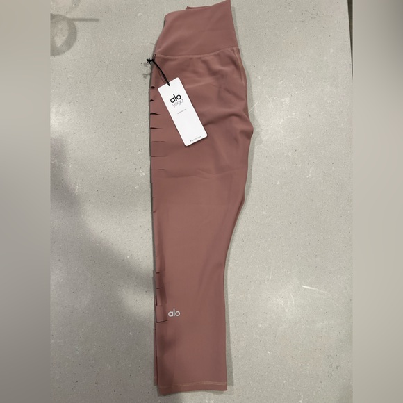 Alo Leggings - Picture 5 of 7